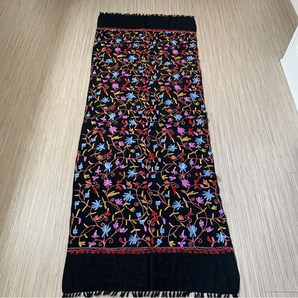 Beautifully Embroidered Shawl / Scarf / Table Covering NWOT - Picture 3 of 5